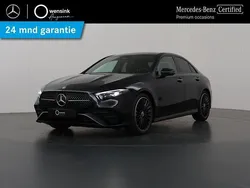 Zwart, metallic lak Gebruikt 2025 Mercedes A180 AMG line Sedan | € 44.350
