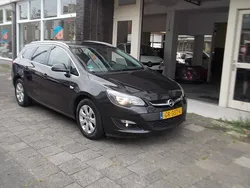 Zwart Gebruikt 2015 Opel Astra Edition Stationwagen | € 6.995 (Goede deal)