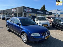 Blauw Gebruikt 2003 VW Passat Sportline Sedan | € 1.899 (Eerlijke prijs)