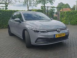 Grijs Gebruikt 2022 VW Golf VIII Style Hatchback | € 26.500 (Goede deal)