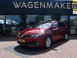 Rood, metallic lak Gebruikt 2018 Toyota Auris Touring Sports Plus Stationwagen | € 13.950 (Goede deal)