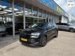 Zwart, metallic lak Gebruikt 2025 VW Tiguan Elegance SUV | € 45.999 (Super prijs)