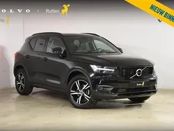 Zwart, metallic lak Gebruikt 2020 Volvo XC40 R-Design SUV | € 31.840 (Eerlijke prijs)