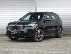 Zwart Nieuw 2025 BMW iX1 M Sport SUV | € 58.528 (Goede deal)