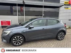 Grijs Gebruikt 2021 Renault Clio V Zen Hatchback | € 12.950 (Eerlijke prijs)
