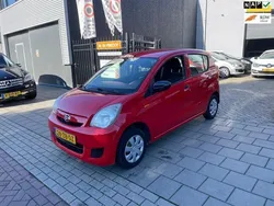 Rood, metallic lak Gebruikt 2007 Daihatsu Cuore Hatchback | € 999 (Super prijs)