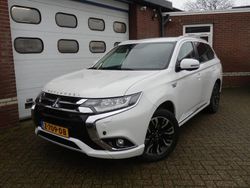 Wit Gebruikt 2015 Mitsubishi Outlander P-HEV Stationwagen | € 18.750