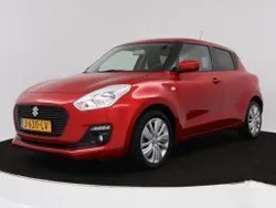 Rood, metallic lak Gebruikt 2020 Suzuki Swift Hatchback | € 15.445 (Eerlijke prijs)