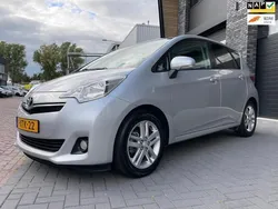Grijs Gebruikt 2011 Toyota Verso-S MPV | € 9.850 (Eerlijke prijs)
