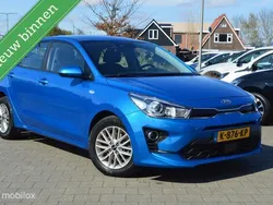 Blauw Gebruikt 2021 Kia Rio Hatchback | € 15.750 (Goede deal)