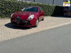 Rood Gebruikt 2012 Alfa Romeo Giulietta Distinctive Hatchback | € 3.999 (Goede deal)