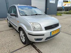 Grijs Gebruikt 2004 Ford Fusion Ghia MPV | € 1.650 (Goede deal)