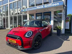 Rood, andere lak Gebruikt 2022 Mini Cooper SE Hatchback | € 19.950 (Eerlijke prijs)
