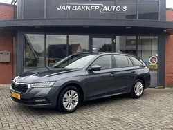Grijs Gebruikt 2021 Skoda Octavia Business Line Stationwagen | € 19.900 (Eerlijke prijs)