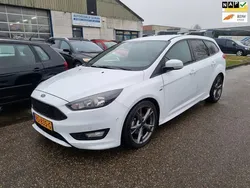 Wit Gebruikt 2017 Ford Focus ST-Line Stationwagen | € 6.999 (Eerlijke prijs)