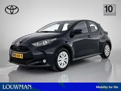 Zwart Gebruikt 2024 Toyota Yaris Hybrid Active Hatchback | € 22.745 (Eerlijke prijs)
