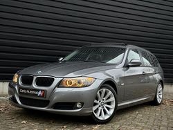 Grijs / spacegrau metallic (a52) Gebruikt 2011 BMW 318 Comfort Edition Stationwagen | € 4.999 (Eerlijke prijs)
