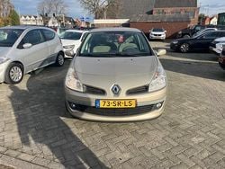 Beige Gebruikt 2006 Renault Clio II Dynamique Hatchback | € 1.450 (Goede deal)