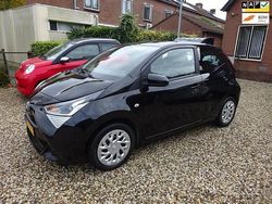 Zwart (metallic) Gebruikt 2018 Toyota Aygo X-play Hatchback | € 7.950 (Goede deal)