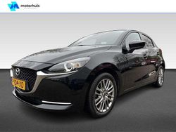 Zwart (metallic) Gebruikt 2022 Mazda 2 Luxury Hatchback | € 18.495 (Iets duurder)