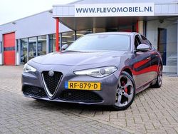 Grijs Gebruikt 2017 Alfa Romeo Giulia Super Sedan | € 16.950 (Eerlijke prijs)