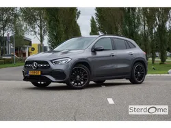Grijsselenietgrijs Gebruikt 2023 Mercedes GLA180 AMG line SUV | € 51.950