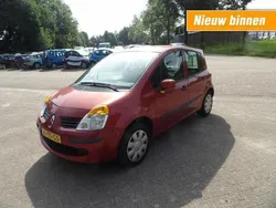 Rood, metallic lak Gebruikt 2006 Renault Modus MPV | € 1.290 (Eerlijke prijs)