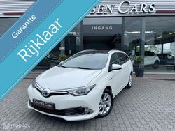 Wit Gebruikt 2015 Toyota Auris Comfort Hatchback | € 11.250 (Eerlijke prijs)