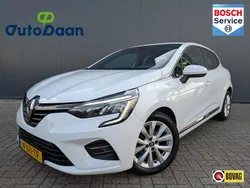 Wit Gebruikt 2022 Renault Clio V Intens Hatchback | € 14.450 (Eerlijke prijs)