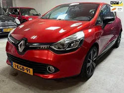 Rood Gebruikt 2013 Renault Clio IV Collection Hatchback | € 4.690 (Eerlijke prijs)