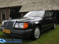 Zwart Gebruikt 1989 Mercedes E260 Sedan | € 16.500
