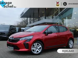 Rood Gebruikt 2024 Renault Clio V Evolution Hatchback | € 19.950 (Iets duurder)