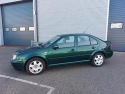 Groen, metallic lak Gebruikt 1999 VW Bora Highline Sedan | € 2.000 (Eerlijke prijs)