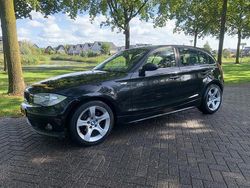 Zwart Gebruikt 2005 BMW 118 Hatchback | € 2.995 (Eerlijke prijs)