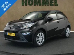 Zwart Gebruikt 2023 Toyota Aygo Play Hatchback | € 17.445 (Eerlijke prijs)