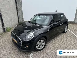 Zwart, metallic lak Gebruikt 2017 Mini Cooper Business Hatchback | € 12.400 (Goede deal)