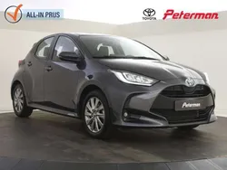Grijs, metallic lak Gebruikt 2024 Toyota Yaris Hybrid Hatchback | € 23.899 (Eerlijke prijs)