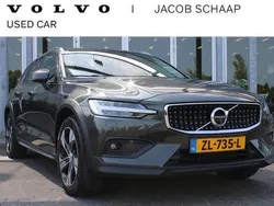 Grijs Gebruikt 2019 Volvo V60 CC Stationwagen | € 31.900