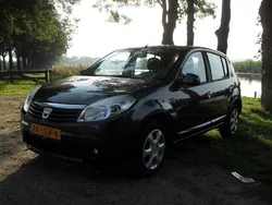 Grijs Gebruikt 2010 Dacia Sandero Hatchback | € 2.448 (Eerlijke prijs)
