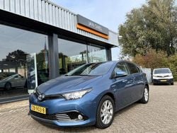 Blauw (metallic) Gebruikt 2019 Toyota Auris Hybrid Plus Hatchback | € 15.450 (Eerlijke prijs)
