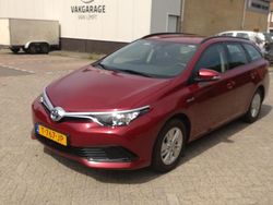 Rood Gebruikt 2018 Toyota Auris Hybrid Active Stationwagen | € 17.000 (Eerlijke prijs)