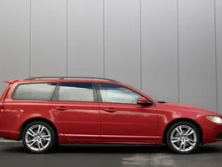 Rood Gebruikt 2011 Volvo V70 Momentum Stationwagen | € 16.945 (Duur)