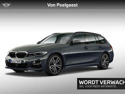 Dravitgrau metallic (grijs metallic) Gebruikt 2021 BMW 320e Comfort Edition Stationwagen | € 34.900 (Iets duurder)
