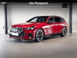 Rood (metallic) Gebruikt 2024 BMW i5 M Sport Stationwagen | € 77.900