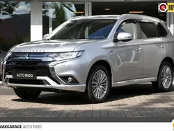 Grijs, metallic lak Gebruikt 2020 Mitsubishi Outlander P-HEV Intense SUV | € 26.950 (Eerlijke prijs)