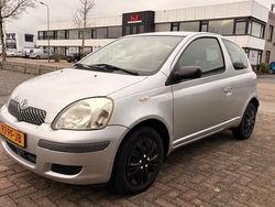 Grijs Gebruikt 2004 Toyota Yaris Terra Hatchback | € 1.149 (Eerlijke prijs)