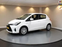 Wit Gebruikt 2015 Toyota Yaris Hatchback | € 12.940 (Eerlijke prijs)