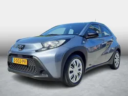 Grijs Gebruikt 2024 Toyota Aygo Play Hatchback | € 19.199 (Eerlijke prijs)