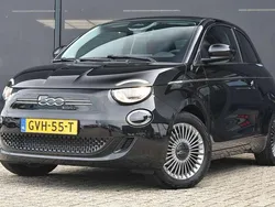Zwart, metallic lak Gebruikt 2024 Fiat 500e Style Hatchback | € 23.900 (Iets duurder)