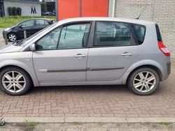 Geel, metallic lak Gebruikt 2003 Renault Scénic Luxe MPV | € 2.290 (Iets duurder)